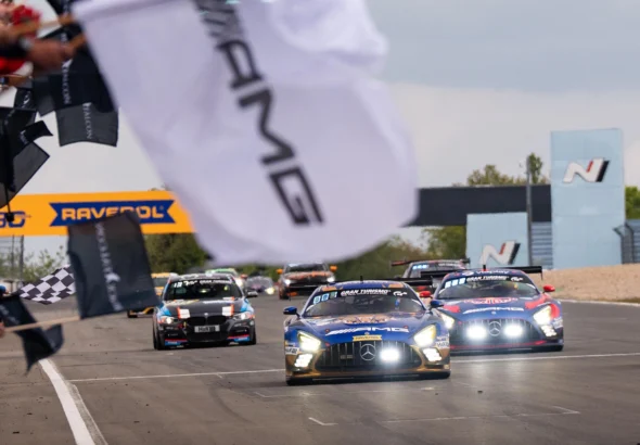 Mercedes gana las 24 Horas Nurburgring