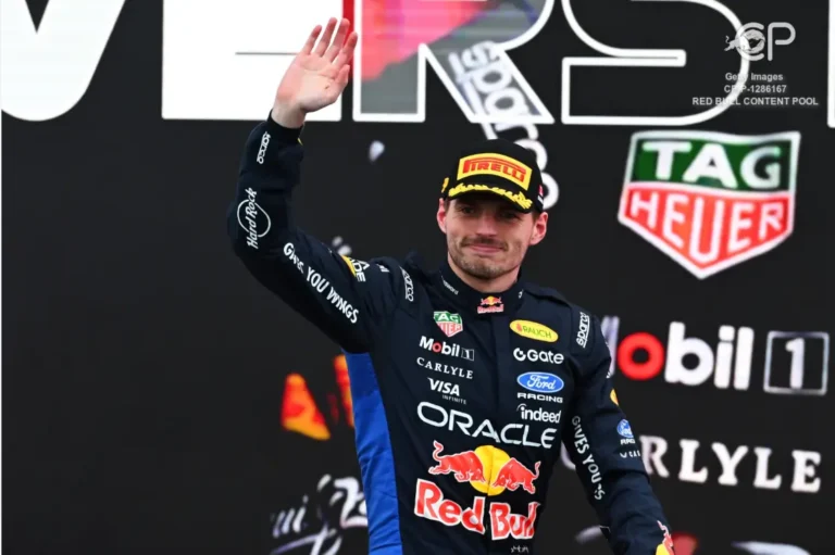 Verstappen sube al podio por primera vez en 2026