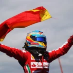 Fernando Alonso celebrando su última victoria en la Fórmula 1.