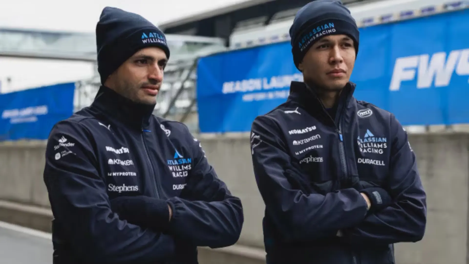 Sainz y Albon en el escaparate
