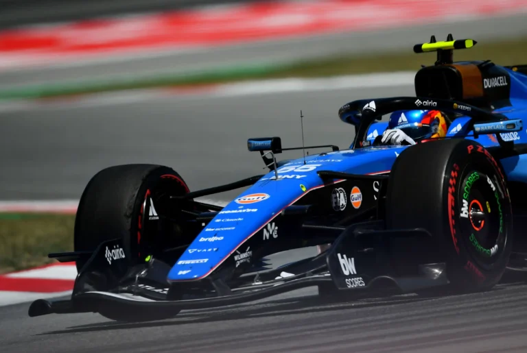 Carlos Sainz da un toque de atención a Williams