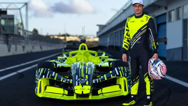 260825_Formula_E_Driver_Evans_BK2_1156
